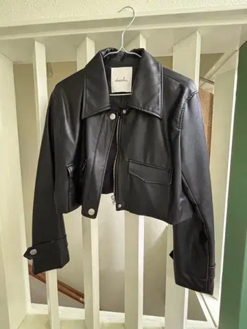 블랙 크롭 가죽 자켓