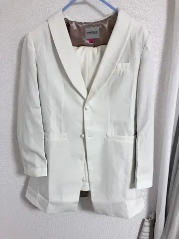 코스토모 숄카라 턱시도