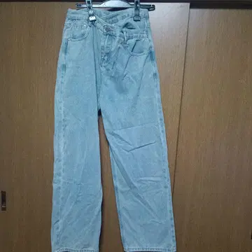 라이트 블루 스트레이트 데님 팬츠