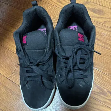 DC 블랙 하이컷 스니커즈