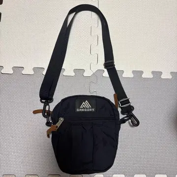 GREGORY 퀵 포켓 M 블랙 숄더백
