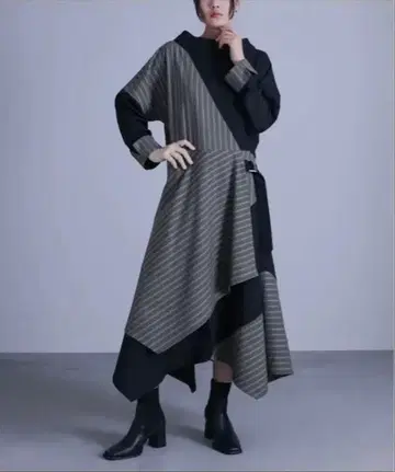 kOhAKU 비대칭 스트라이프 원피스