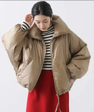 그레디 브릴리언트 스탠드 돌먼 숏 다운 베이지