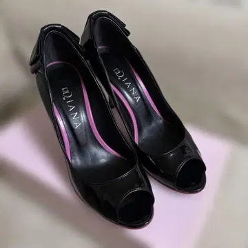 새상품급 Dian 다이애나 블랙 에나멜 오픈토 리본 장식 힐 23.5cm