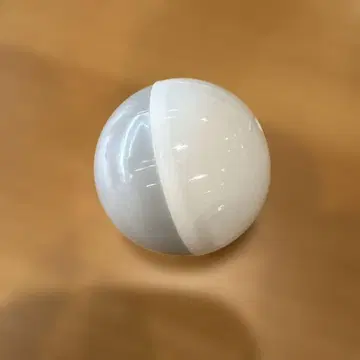 화이트 그레이 플라스틱 구체