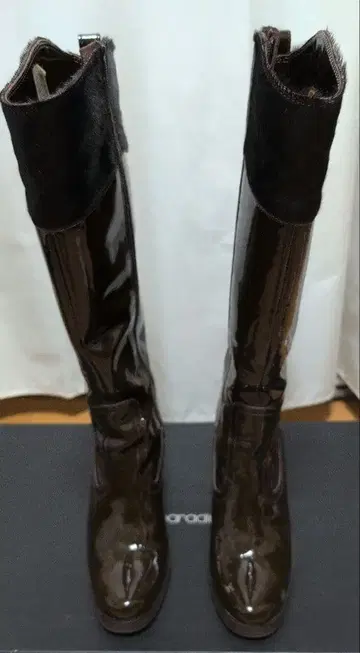 다크 브라운 롱 부츠 패턴트 레더