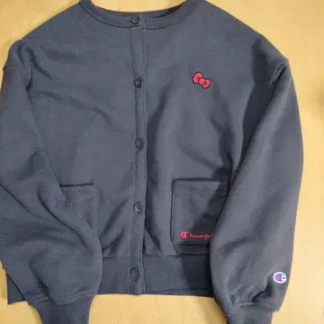 [ 택 포함 새상품 ] 챔피온 헬로키티 맨투맨 가디건