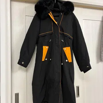 DYG 후드 부착 다운 자켓 블랙과 오렌지