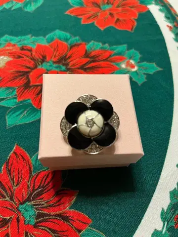 TO BE CHIC 브로치