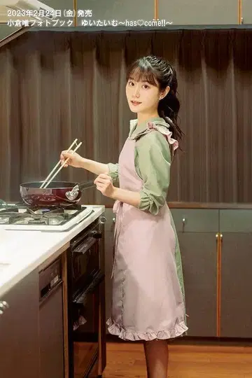 오구라 유이 착용 세일러 카라 긴팔 무릎 기장 원피스 그린