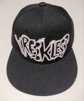 G-DRAGON GD WRECKLESS 캡 착용 모델