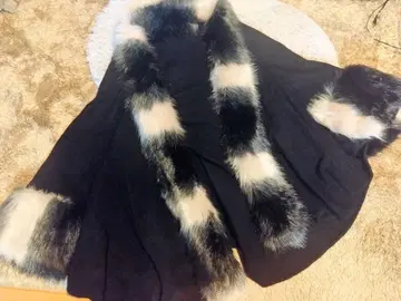 zoee 화이트 블랙 퍼 판초 코트 케이프 코트 블랙