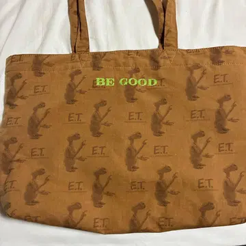 ACCOMMODE E.T. 패턴 프린트 토트