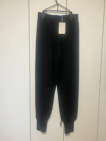 LE PHIL 루필 비스 니트 팬츠