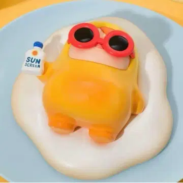 오렌지 컬러 캐릭터 피규어