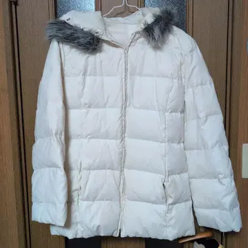 화이트 퍼(White Fur) 부착 다운 자켓 (클리닝 완료)