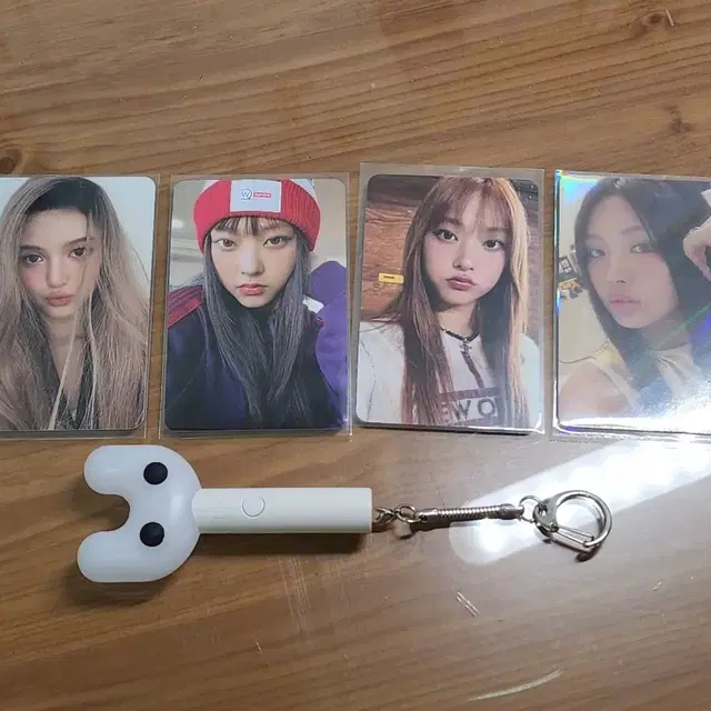 뉴진스 응원봉 미니 빙키봉 + 포카 4장