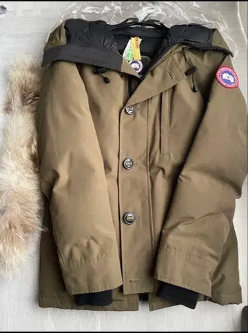 CANADA GOOSE 밀리터리 그린 다운 자켓 재스퍼