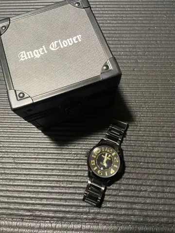 Angel Clover 블랙 골드 시계