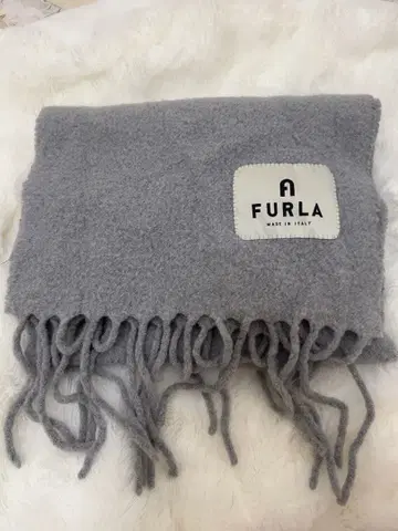 FURLA 프린지 머플러
