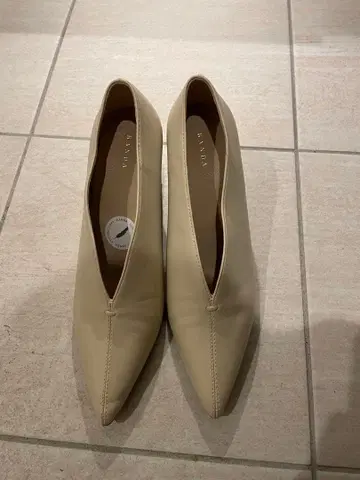 베이지 스틸레토 펌프스