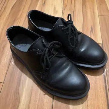 닥터마틴 모노 3홀 25cm 블랙 스티치
