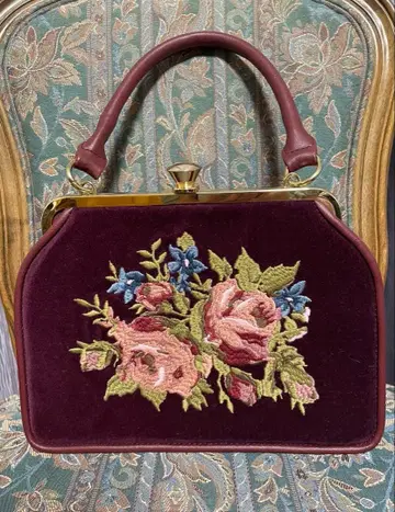 어나더 안젤로스 로즈 자수 가마구치 백