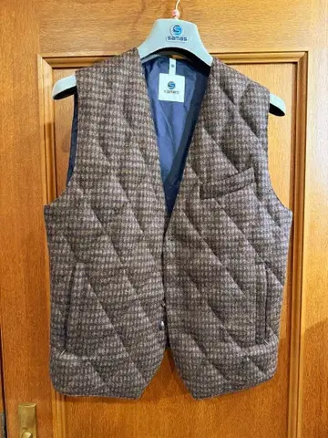 SAMAS 퀼팅 다운 베스트 브라운 네이비