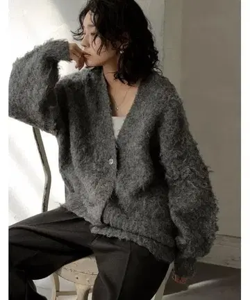 가격 인하 새상품급 리디 샤기 루즈 니트 가디건 차콜 그레이 M