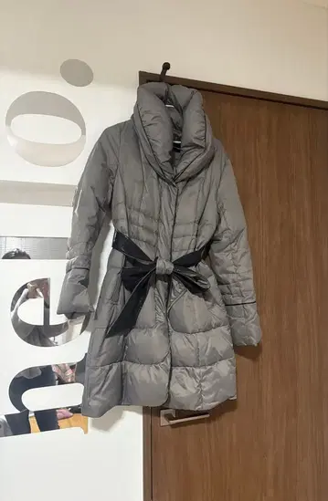MAYSON GREY 벨트 포함 다운 자켓 그레이