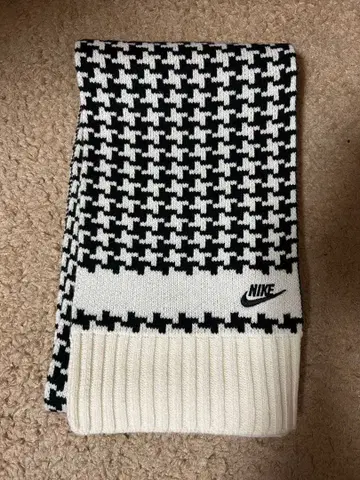 Nike 하운드 투스 패턴 머플러