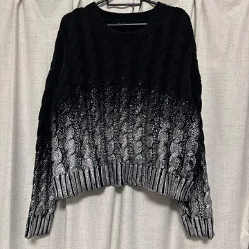 오즈모시스 케이블 니트 그라데이션 스웨터