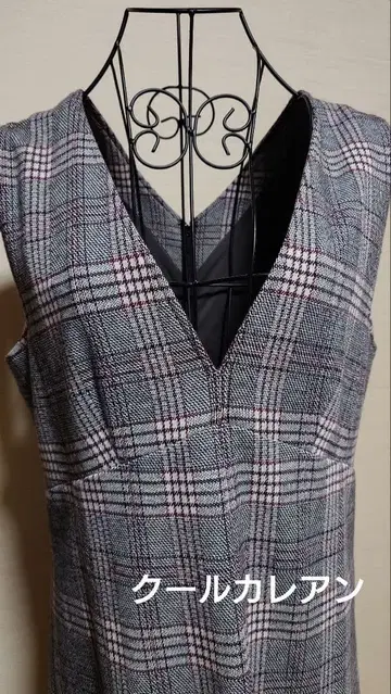 쿨 카리안 체크 무늬 V넥 슬리브리스 원피스