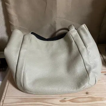 Y'SACCS 이자크 슈링크 레더 토트 M 사이즈