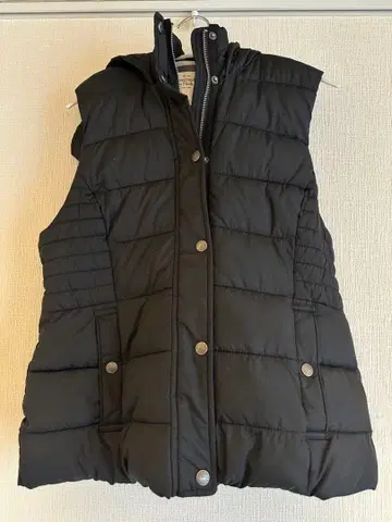 아바클로 블랙 다운 베스트 후드 부착