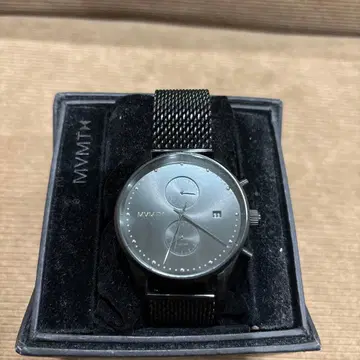 MVMT 그레이 아날로그 시계 메쉬 밴딩