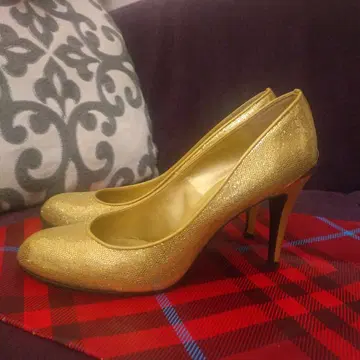 한 번 사용한 새상품급 DIANA 골드 라메 스틸레토 하이힐