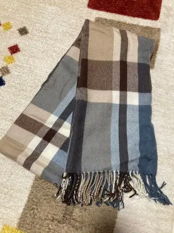 체크 무늬 프린지 머플러