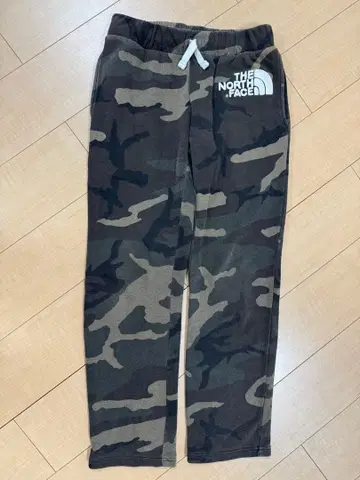 THE NORTH FACE 카모 패턴 스웨트 팬츠