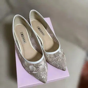 새상품급 DIANA 다이애나 꽃무늬 자수 플랫슈즈 핑크 베이지