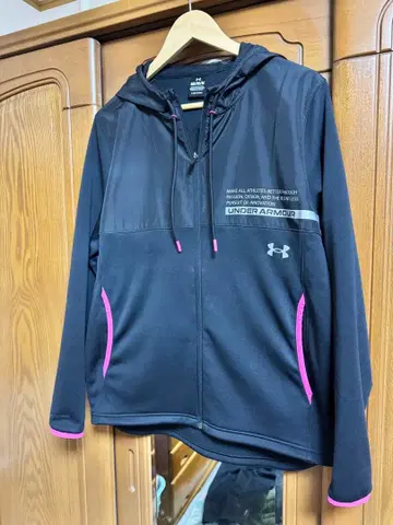 UNDER ARMOUR 후드 부착 후드티 MD 블랙/핑크