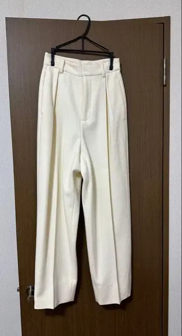 이우엔마토후 멜톤 턱 팬츠 34 사이즈