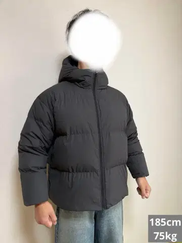 다크 그레이 후드 부착 다운 자켓