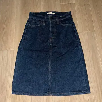 Levi's CLASSIC SKIRT24
