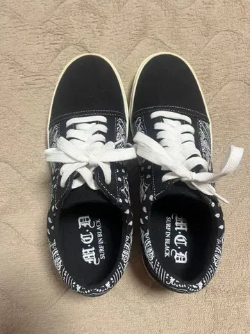 M.C.D. 반다나 패턴 스니커즈