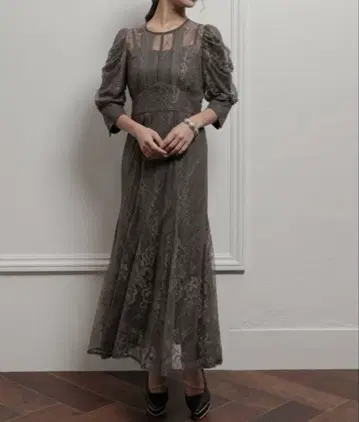 레이스 롱 드레스 그레이 퍼프 슬리브