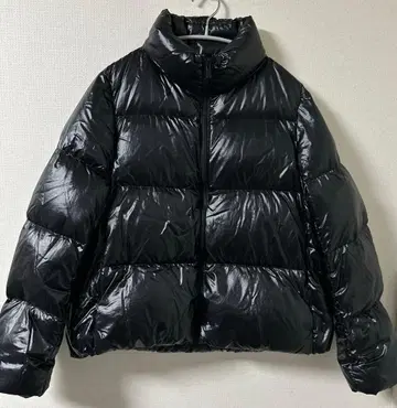 유니클로 울트라 라이트 다운 샤이니 볼륨 자켓 블랙