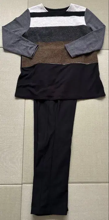 새상품급 발길이 스트레치 팬츠와 긴팔 튜닉 2종 세트