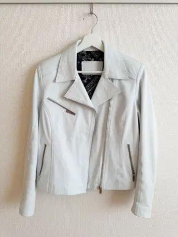 [ 거의 새상품 ] 천연 가죽 시어링 가죽 라이더 자켓 화이트