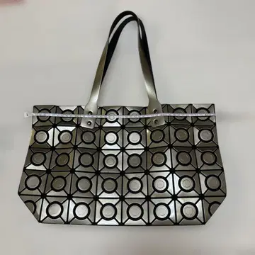 기하학 패턴 메탈릭 토트백